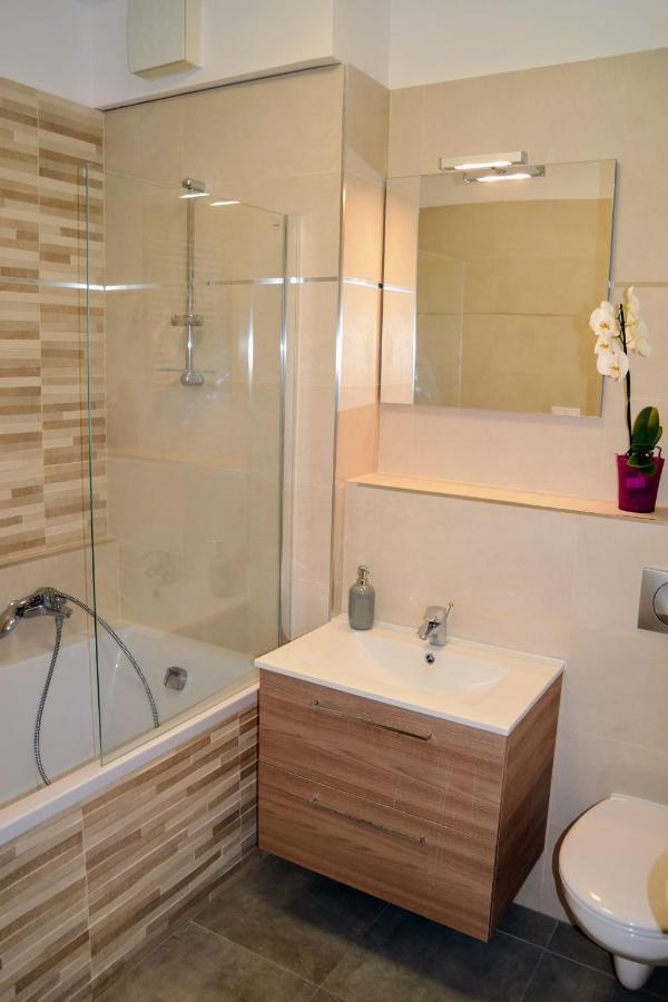 Riverside Apartman With Free Parking Γκιόρ Εξωτερικό φωτογραφία