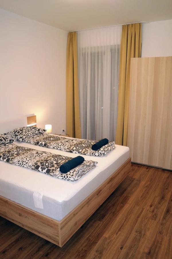 Riverside Apartman With Free Parking Γκιόρ Εξωτερικό φωτογραφία